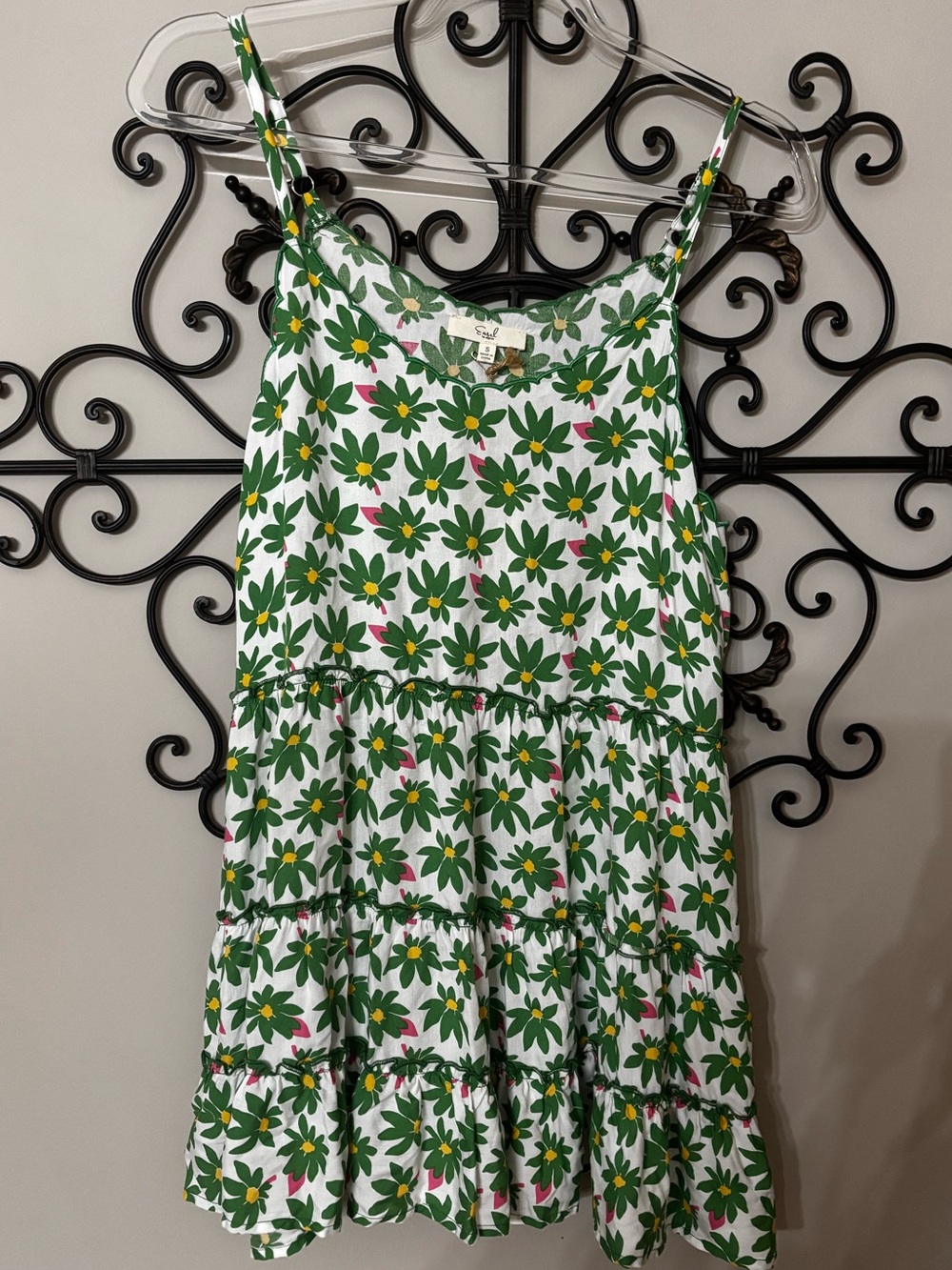 Easel spaghetti strap tank top. Small